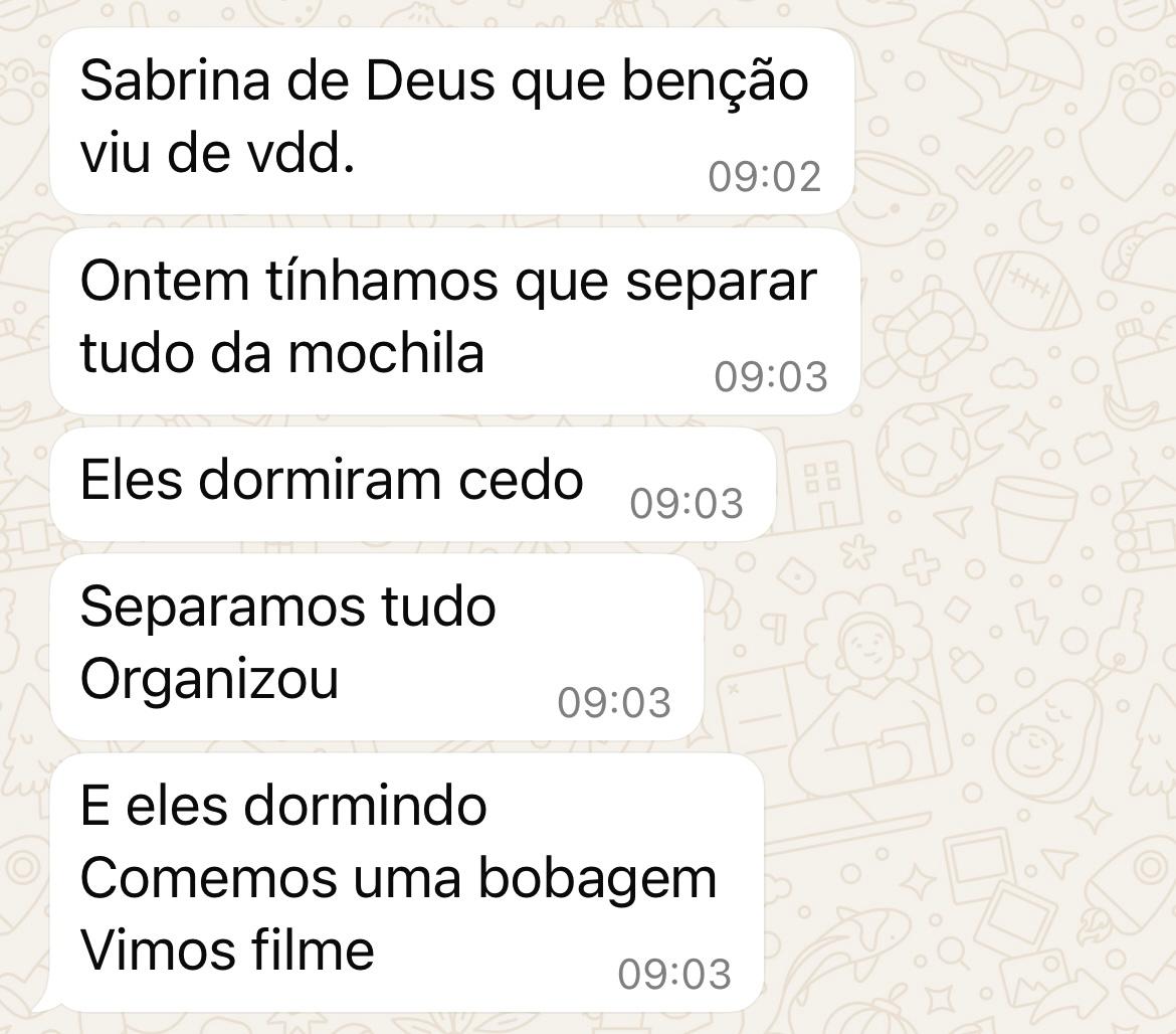 Mensagem recebida de família acompanhada: Eles dormiram cedo e conseguimos ver um filme.